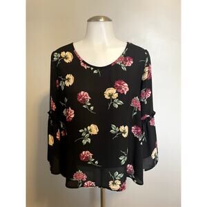 Sienna Sky - Medium - Business Casual - Flower 3/4 length sleeved top